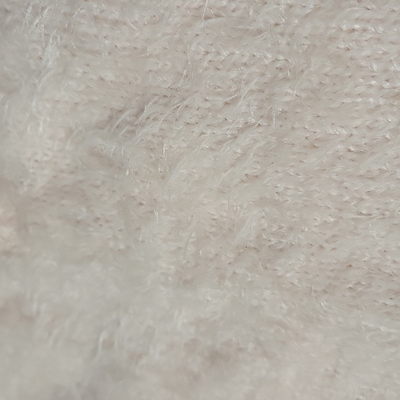 NWOT Venus L baby pink 3/4 sleeve v-neck fuzzy sweater - Picture 4 of 8